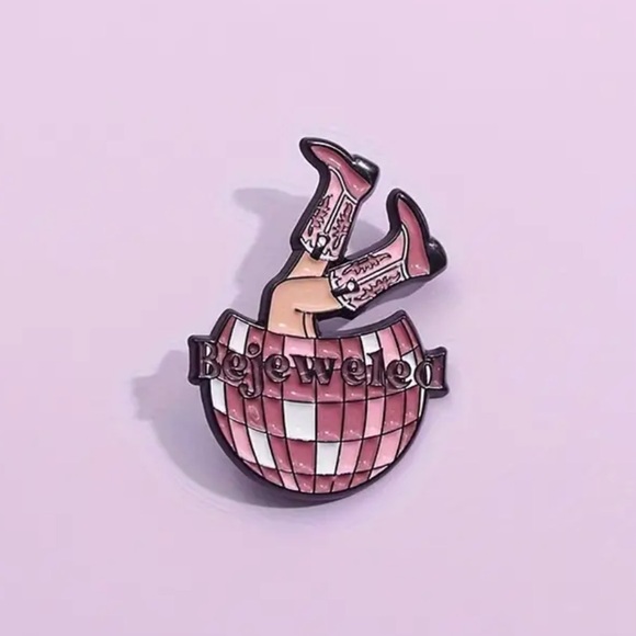 BEJEWELED MIRRORBALL COWBOY LIKE ME - TAYLOR PIN - Picture 3 of 9